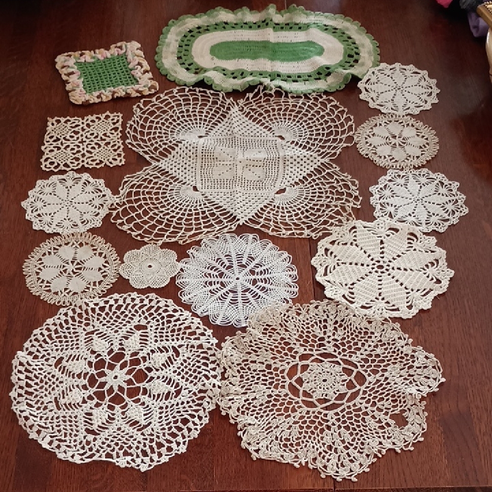 Vintage Handmade Doilies b200